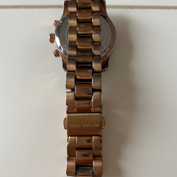 Michael Kors Rose Gold watch - Picture 4 of 5